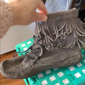Minnetonka moccasin mid rise boot